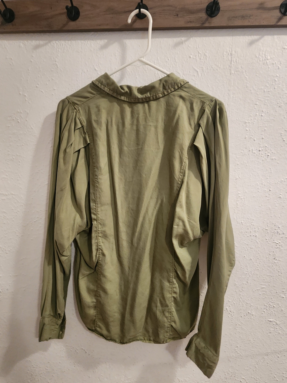 RW&CO Olive Dolman/Batwing Relaxed Sleeve Button-Down- Tencel/Lyocell - Small - Picture 6 of 8